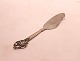 Cake server 
decorated with 
grape vines of 
hallmarked 
silver.
24 cm.