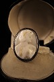 Old 1800 
century kamé 
brooch with 
woman portrait 
carved in 
Konkylie and 
embossed in ...
