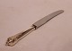 Dinner knife in 
the pattern 
Rosenborg by A. 
Michelsen and 
of hallmarked 
silver.
21 cm.