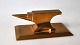 Letter weight 
in brass, 20th 
century 
Denmark. 
Designed as an 
anvil. L .: 11 
cm.