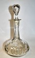 Derby carafe, 
20th century 
Denmark. With 
olive grinding. 
With stopper. 
H: 29 cm.