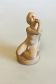 P. Ipsens Enke 
Terracotta 
Figurine of 
sitting Boy No 
862. Measures 
12.5 cm / 4 
59/64 in.