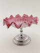 Cake / fruit  
stand from 
start of the 
1900s with pink 
glass on nickel 
foot height 17 
cm. dia.21 ...
