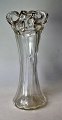 Bridal crown 
vase, clear 
glass, approx. 
1900, Denmark. 
Height: 21.5 
cm.