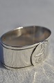 Napkin ring 830 
silver, 
Diameter 4.1 
cm. height 3.1 
cm. Weight 24 
grams. Fine 
condition, with 
...