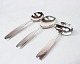 Smaller serving 
spoons and 
saucerin 
heritage silver 
no. 2 by Hans 
Hansen.
22 cm (1.100 
DKK), 21 ...