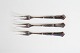 Louise Silver 
Cutlery
Small Serving 
Forks
Length 14,5 cm
Made of 
genuine silver 
3 tårnet ...
