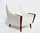 The armchair 
with a low 
back, 
upholstered in 
an elegant 
white fabric 
and resting on 
beautifully ...