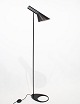 This black 
floor lamp, 
designed by 
Arne Jacobsen 
in 1957 and 
produced by 
Louis Poulsen, 
carries ...