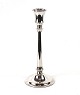 Candle stick 
decorated with 
pearl edge of 
hallmarked 
silver.
22 x 9 cm.
