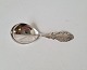 Sugar spoon in 
silver with the 
text Christmas 
Stamped the 
three towers 
1929
Length 10 cm.