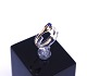 Ring of 14 
carat gold with 
a sapphire.
