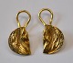 Ear clips in 14 
carat gold with 
brilliant-cut 
diamond, 20th 
century. 
Stamped. 
Weight: 5 
grams.