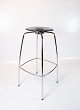 Bar stool with 
seat in black 
plastic and 
metal frame. A 
minimalist yet 
elegant piece 
of ...