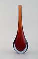 Murano vase in 
reddish and 
clear mouth 
blown art 
glass. Italian 
design, 1960 / 
70s.
Measures: ...