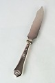 Cake knife in 
Rose, of 
hallmarked 
silver.
20.5 cm.