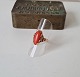 Skinny wood 
ring in 14 kt 
gold with coral
Stamped 585
Ring size 49