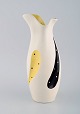 Burleigh Ware, 
England. Vase 
in glazed 
ceramics. 
Modernist 
design, mid 
20th century.
Measures: ...