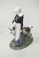 Royal 
Copenhagen 
Figurine of 
woman with 
goats No 694. 
Measures 22 cm 
/ 8 21/32 in.