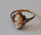 Antique red 
gold ring with 
camè, 19th 
century 8 
carat. Camè in 
the form of a 
female 
portrait. ...