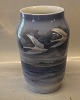 Royal 
Copenhagen 
1973-1217 RC 
Vase with swans 
in flight 25,5 
cm In mint and 
nice condition