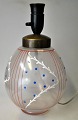 Spherical art 
deco table lamp 
in enamel 
decorated 
glass, 1930s. 
Decoration in 
white, red and 
...