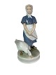 Royal porcelain 
figure, large 
Goose Girl, 
no.: 527.
Dimensions: 24 
x 13 cm.
