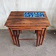 Nesting tables 
in rosewood and 
blåe teiles. 
Good condition.