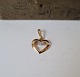 Heart in 14 kt 
gold with 
brilliant of 
Hugo Grün 
Stamp: 585 - 
H.Gr 
Size: 8 x 21 
mm.