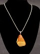 Sterling silver 
necklace 48 cm. 
with amber 
pendant 4.4 x 
3.5 cm. item 
no. 487531 
Stock: 1