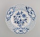 Meissen Blue 
Onion compote 
in openwork 
porcelain. 
Early 20th 
century.
Measures: 20.5 
x 6.8 ...