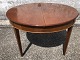 Round mahogany 
dining table 
with 2 
additional 
plates. A few 
traces of use, 
otherwise nice 
used ...