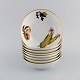 Royal 
Worcester, 
England. Eight 
Evesham 
porcelain bowls 
decorated with 
fruits and gold 
rim. ...