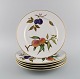 Royal 
Worcester, 
England. Five 
Evesham dinner 
plates in 
porcelain 
decorated with 
fruits and gold 
...