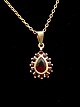 14 carat gold 
drop pendant 
1.7 x 1 cm. 
with garnets 
and chain 48 
cm. Item No. 
514068