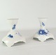 A pair of 
candlesticks in 
a patterned 
blue flower 
swooped by 
Royal 
Copenhagen no. 
1711
H:11 Dia:10
