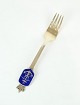 The blue enamel 
and the 
detailed motif 
of a king's 
crown give the 
fork a royal 
expression, ...