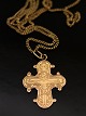 8 carat gold 
Dagmar cross 
2.3 x 1.7 cm. 
and chain 41.5 
cm. subject no. 
521605