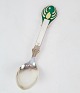 Older Christmas 
spoon with nice 
decoration in 
three-towered 
silver in fine 
used condition.
L: 15.5
