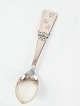 Christmas spoon 
in 
three-towered 
silver from 
Christmas 1951 
in very fine 
used condition.
L: 15.5
