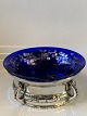 Silver fruit 
bowl with 
insert
Produced in 
the year 1919
The glass 
insert is not 
original
Nice ...