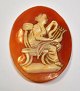 Italian cameo, 
19th century. 
Seated woman in 
classical robes 
on a chair with 
a lyre. 3 x 2.2 
cm.