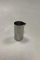Stelton Cylinda 
Stainless Steel 
Creamer
Measures 10 cm 
x 6 cm (3.94 
inch x 2.36 
inch.)