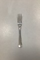Silver Plated 
Fluted Dinner 
Fork. Stamped 
TB, and with 
long teeth. 
Measures 19.5 
cm / 7.67 in.