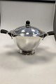 Georg Jensen 
Sterling Silver 
Large Tureen by 
Harald Nielsen 
No 767
Designed by 
Harald Nielsen 
...
