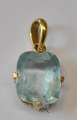 Pendant with 
cut aquamarine 
and gold 
setting, 20th 
century. 
Stamped 585. 
Height: 1.8 cm.
