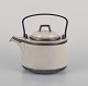 Bing & 
Grøndahl, 
"Tema". 
Stoneware 
teapot. Cast 
iron handle.
From the 
1970s.
Model: ...