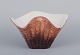 Vicke 
Lindstrand 
(1904-1983) for 
Upsala Ekeby.
Snail-shaped 
ceramic bowl. 
Glazed in brown 
tones ...