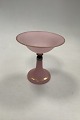 Glass Pedestal 
bowl in Pink / 
Lyserød
Wear on the 
gold 
decoration.
Measures  16cm 
dia, ...