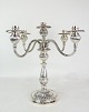 Five-arm 
candlestick, 
stamped 
"industria 
peruana plata 
sterling 925 
camusso", where 
the top can ...